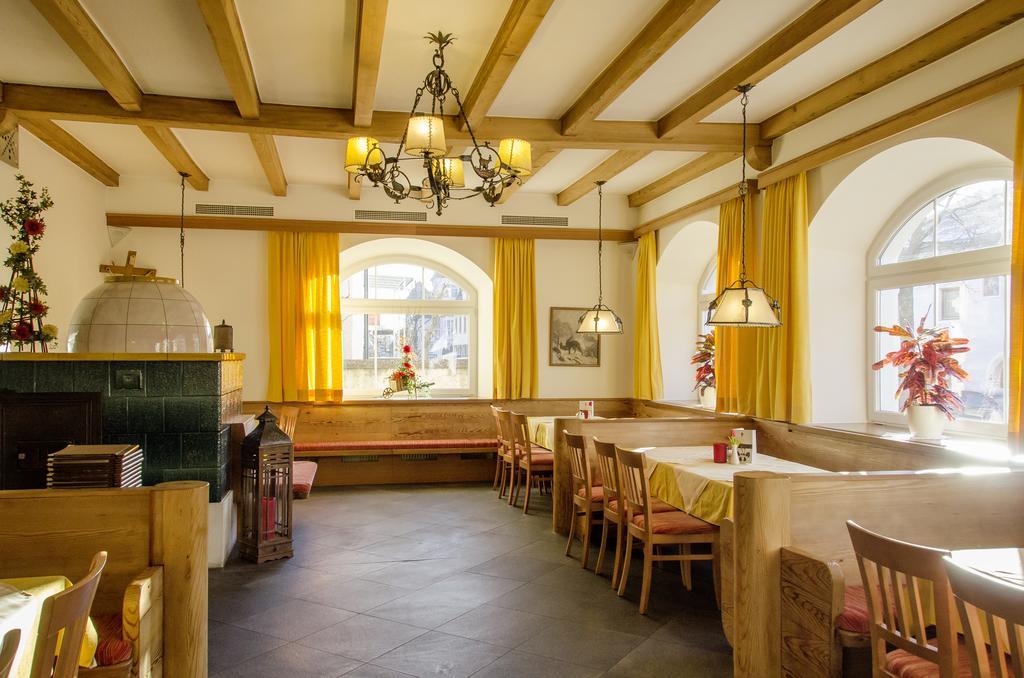 Gasthof Goldener Fisch Lienz Exterior photo